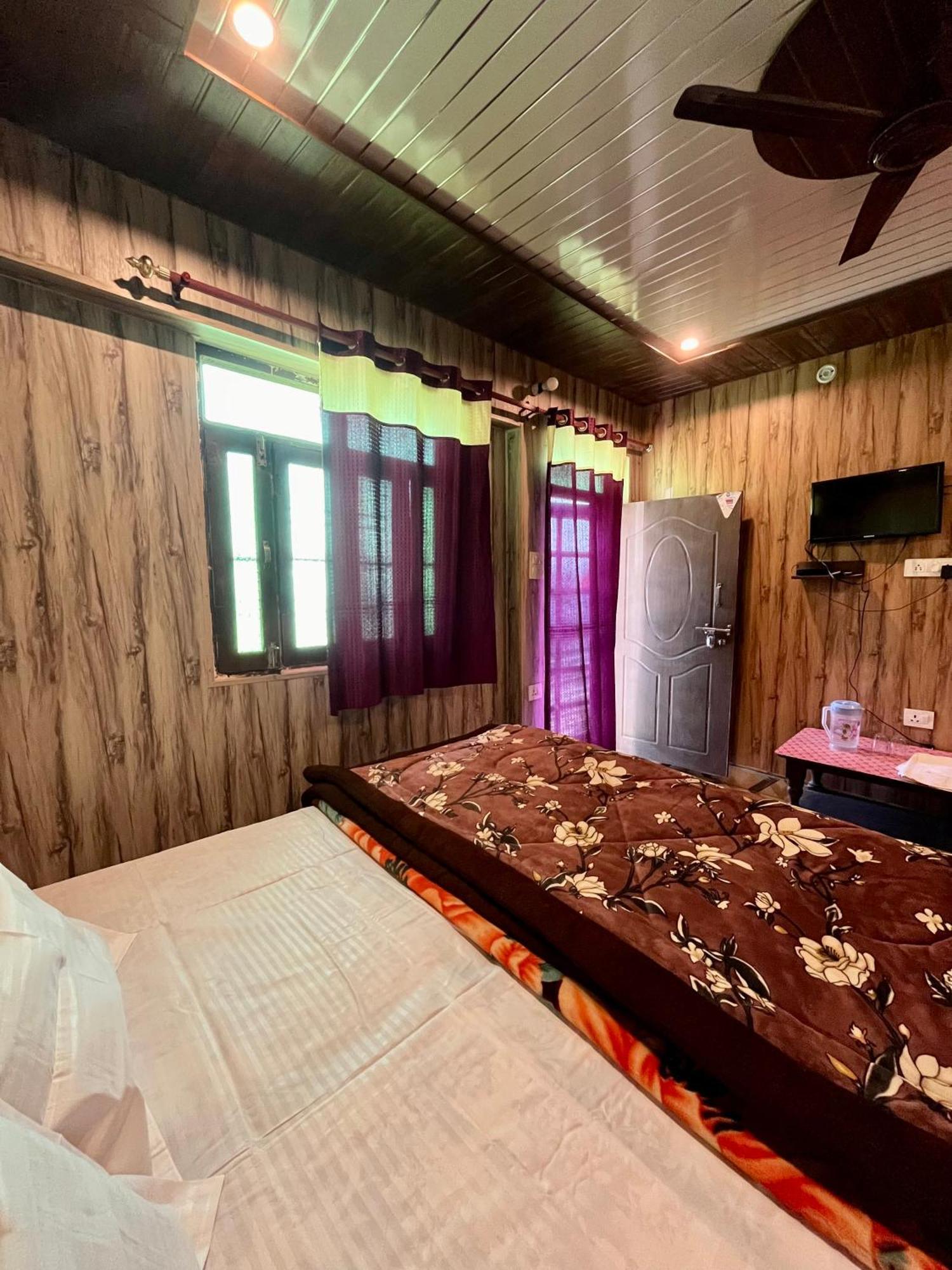 Astha Guest House Gopeshwar Экстерьер фото