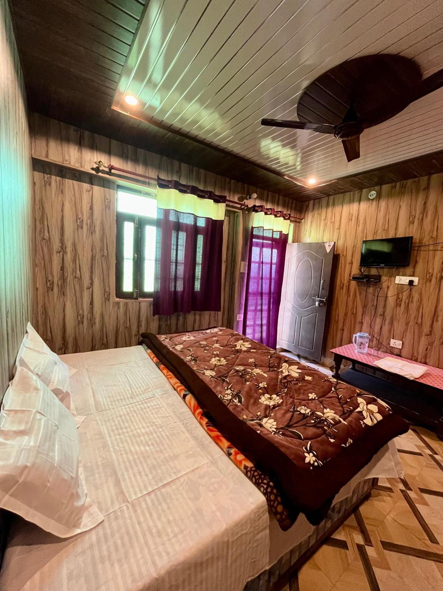 Astha Guest House Gopeshwar Экстерьер фото